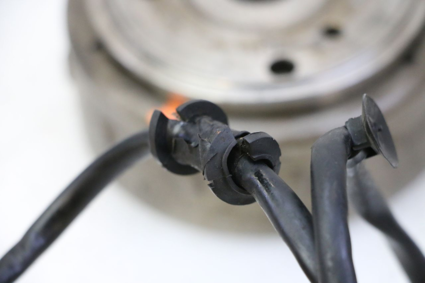 photo de ROTOR ESTATOR HONDA FES S-WING SWING ABS 125 (2007 - 2015) - Outro ângulo de visão