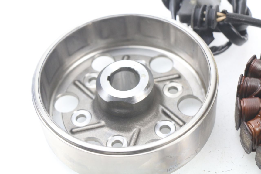 photo de ROTOR ESTATOR YAMAHA FJR ABS 1300 (2006 - 2012) - Pontos de fixação