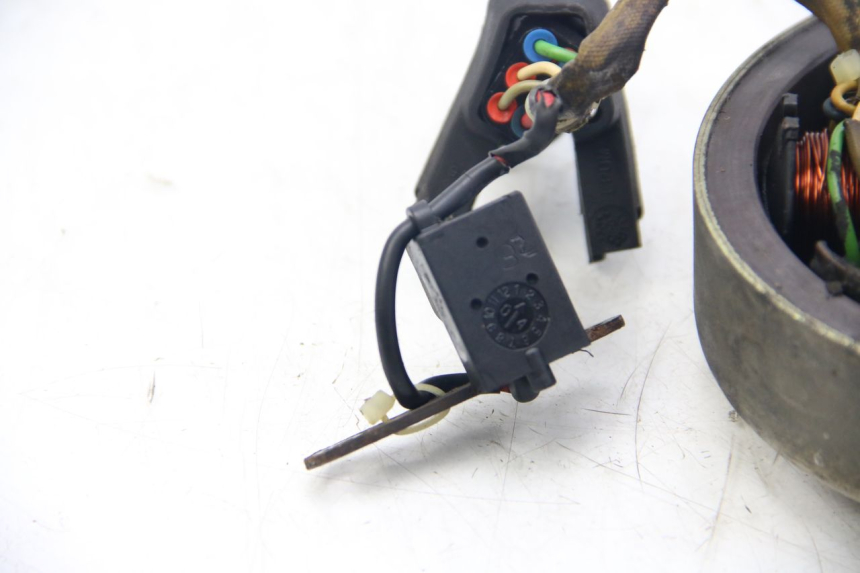 photo de ROTOR ESTATOR PIAGGIO FLY 2T 50 (2004 - 2017) - Outro ângulo de visão