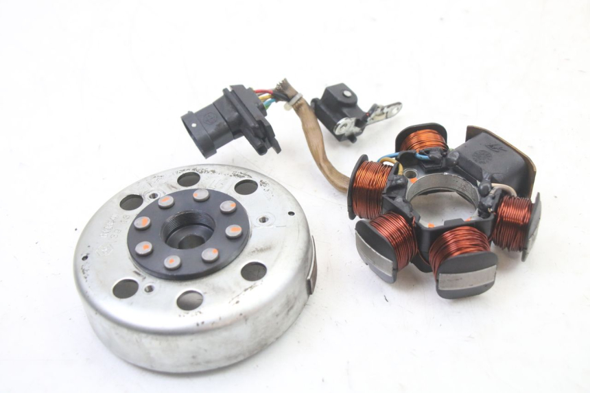 photo de ROTOR ESTATOR PIAGGIO FLY 2T 50 (2004 - 2017) - Detalhe da peça