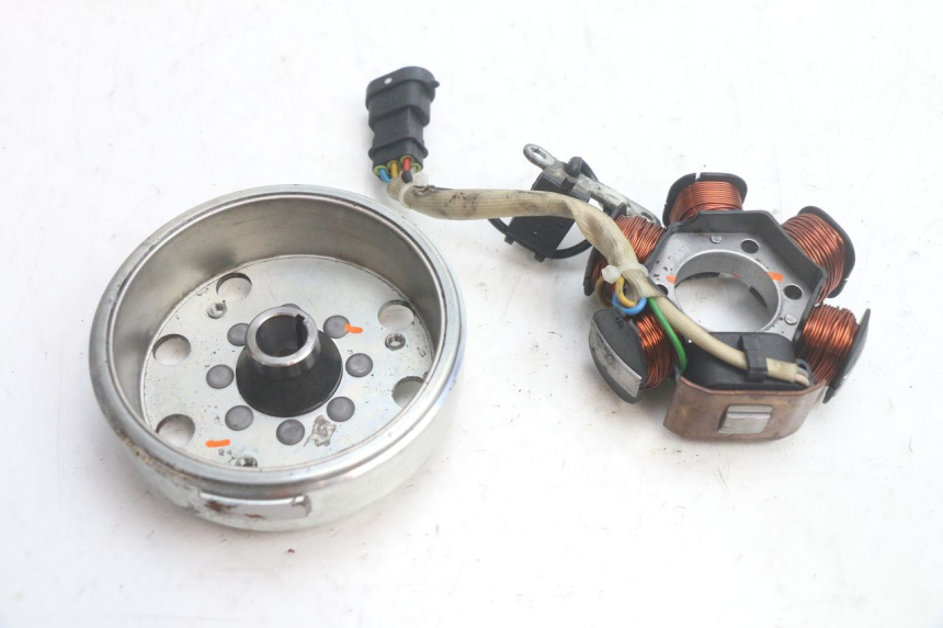photo de ROTOR ESTATOR PIAGGIO FLY 2T 50 (2004 - 2017) - Detalhe da peça