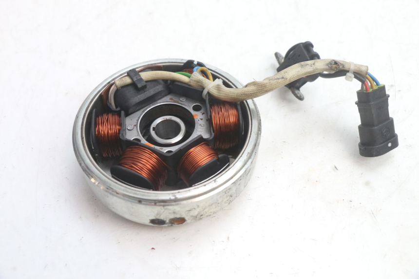 photo de ROTOR ESTATOR PIAGGIO FLY 2T 50 (2004 - 2017) - Outro ângulo de visão