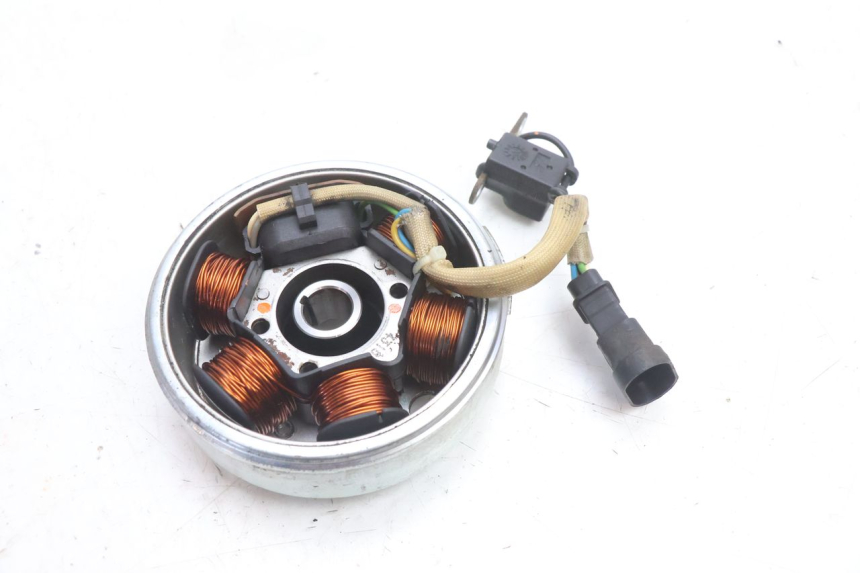 photo de ROTOR ESTATOR PIAGGIO FLY 2T 50 (2004 - 2017) - Outro ângulo de visão