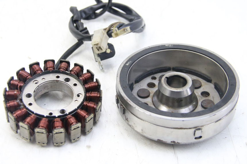 photo de ROTOR ESTATOR YAMAHA FZS FAZER 600 (1998 - 2001) - Outro ângulo de visão