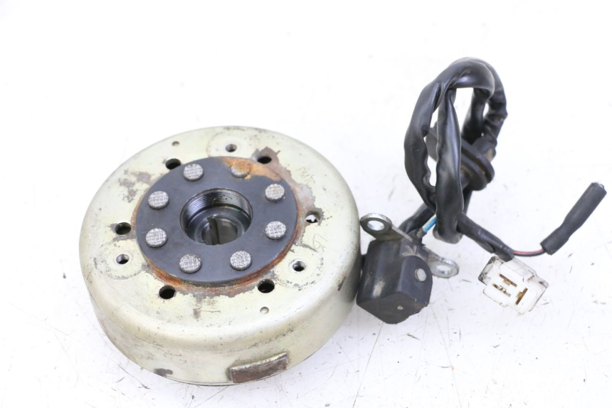 photo de ROTOR ESTATOR PEUGEOT KISBEE 2T 50 (2010 - 2017) - Zoom do estado de desgaste