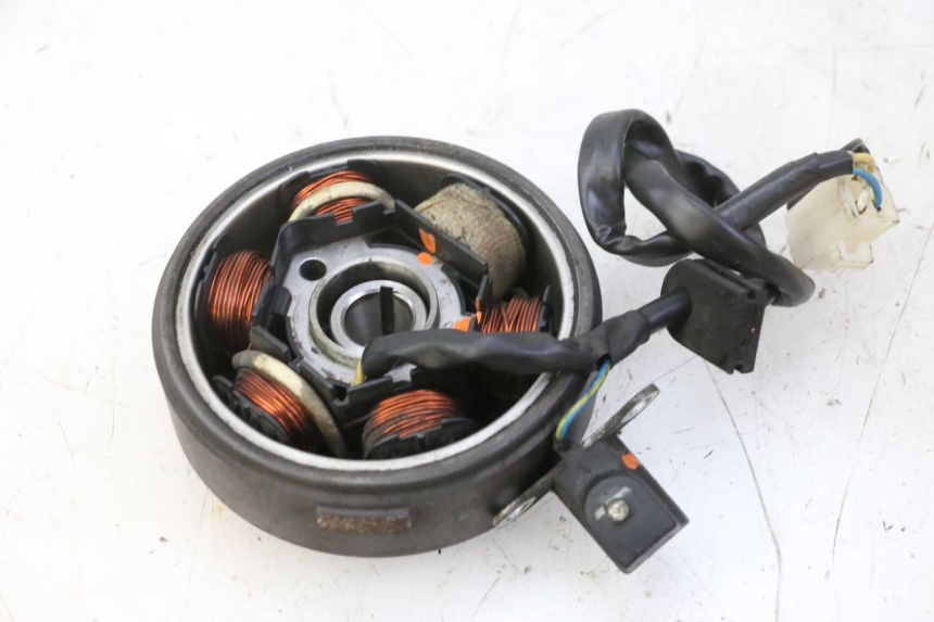 photo de ROTOR ESTATOR PEUGEOT KISBEE 2T 50 (2010 - 2017) - Detalhe da peça