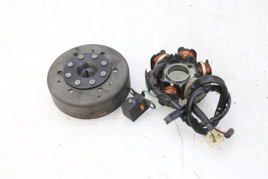 photo de ROTOR ESTATOR PEUGEOT KISBEE 2T 50 (2010 - 2017) - Zoom do estado de desgaste