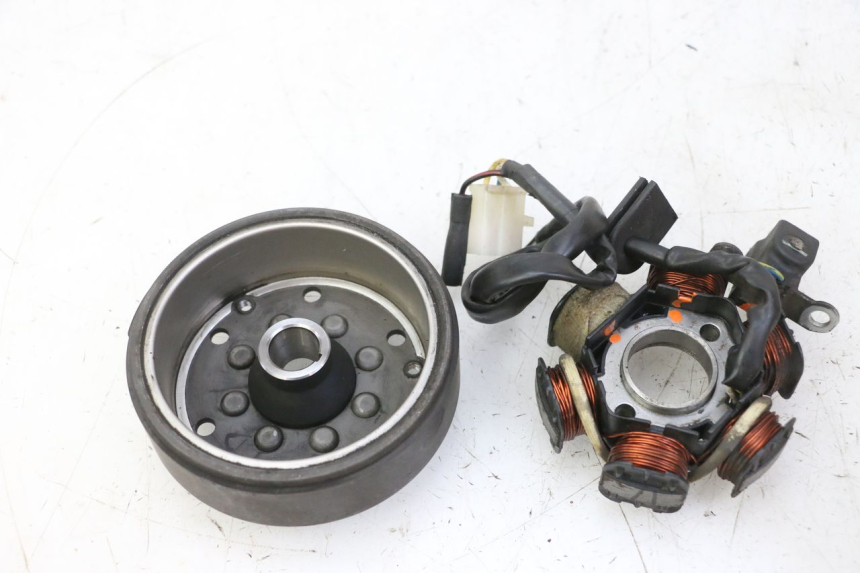 photo de ROTOR ESTATOR PEUGEOT KISBEE 2T 50 (2010 - 2017) - Vista geral