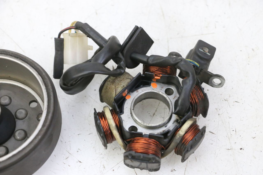 photo de ROTOR ESTATOR PEUGEOT KISBEE 2T 50 (2010 - 2017) - Pontos de fixação