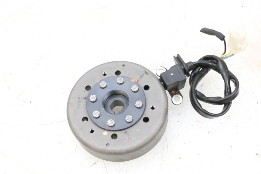 photo de ROTOR ESTATOR PEUGEOT KISBEE 2T 50 (2010 - 2017) - Detalhe da peça