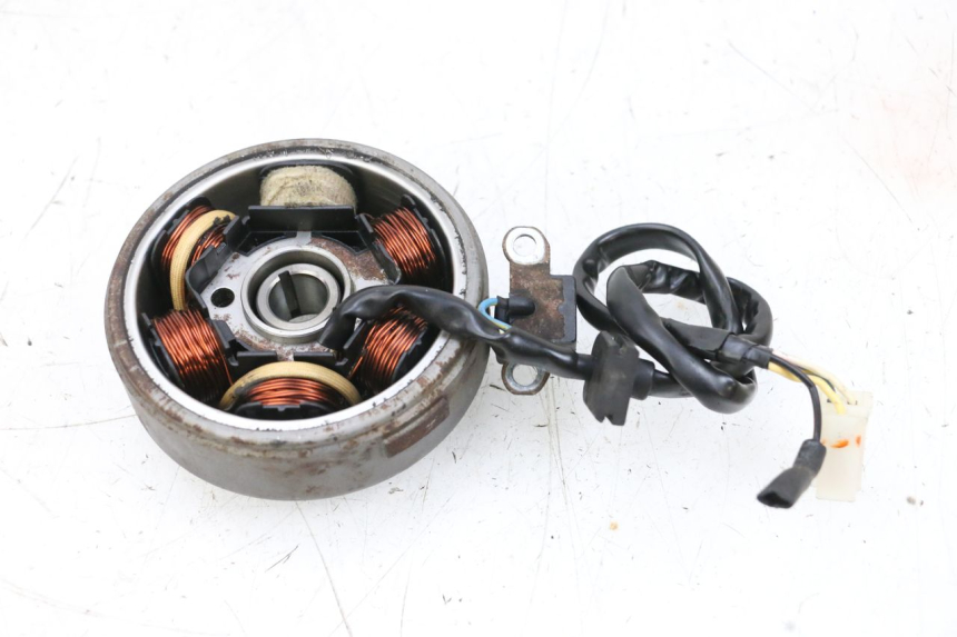 photo de ROTOR ESTATOR PEUGEOT KISBEE 2T 50 (2010 - 2017) - Zoom do estado de desgaste