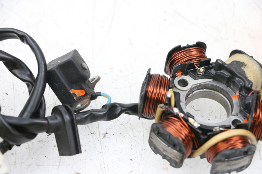 photo de ROTOR ESTATOR PEUGEOT KISBEE 2T 50 (2010 - 2017) - Outro ângulo de visão
