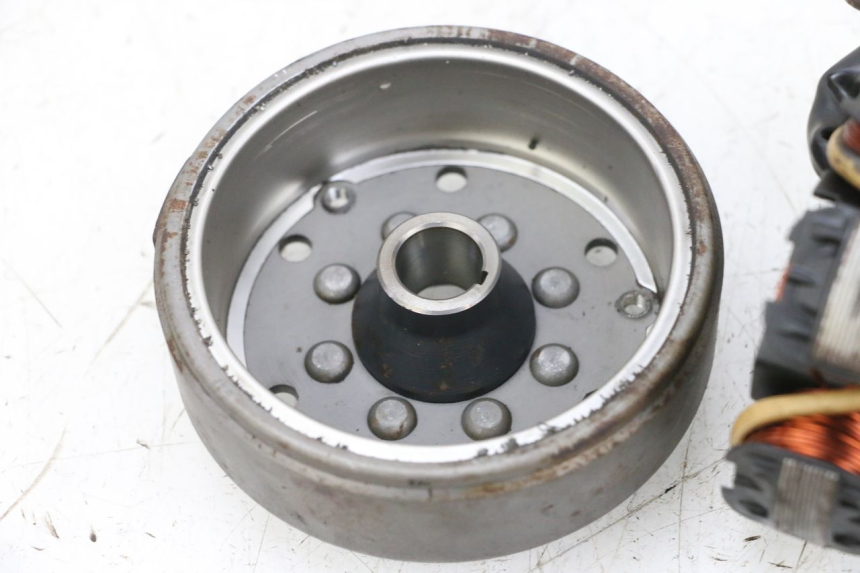 photo de ROTOR ESTATOR PEUGEOT KISBEE 2T 50 (2010 - 2017) - Pontos de fixação