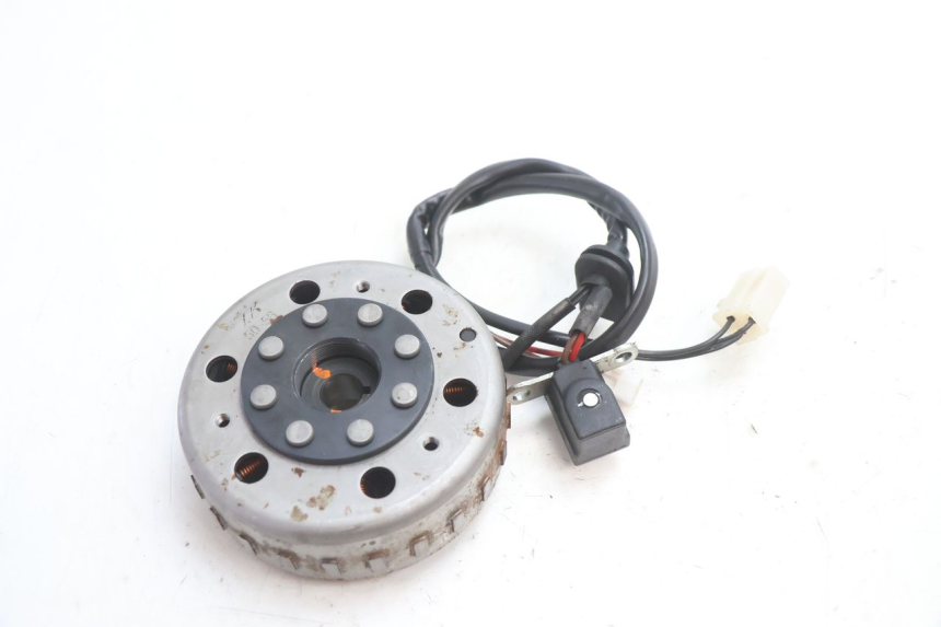 photo de ROTOR ESTATOR PEUGEOT KISBEE 2T 50 (2018 - 2022) - Zoom do estado de desgaste