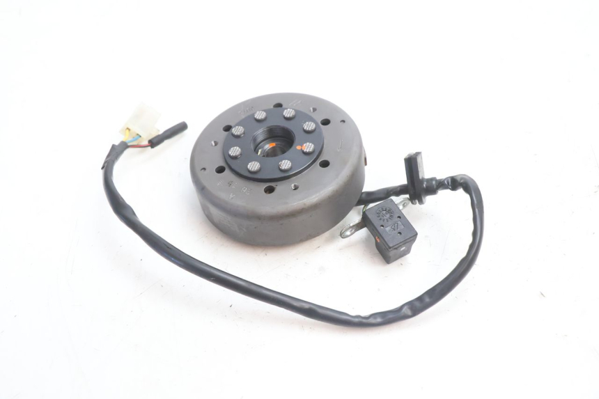 photo de ROTOR ESTATOR PEUGEOT KISBEE 2T 50 (2010 - 2017) - Zoom do estado de desgaste