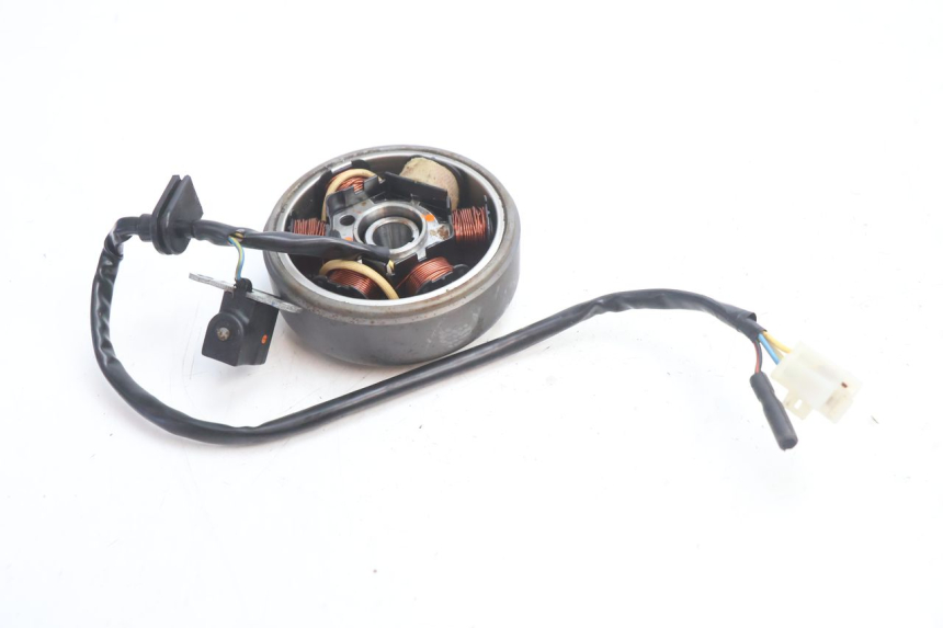 photo de ROTOR ESTATOR PEUGEOT KISBEE 2T 50 (2010 - 2017) - Outro ângulo de visão