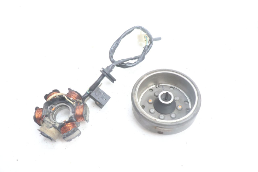 photo de ROTOR ESTATOR PEUGEOT KISBEE 2T 50 (2010 - 2017) - Detalhe da peça