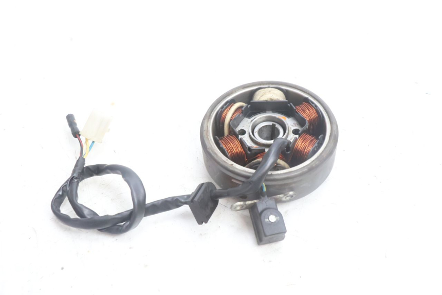 photo de ROTOR ESTATOR PEUGEOT KISBEE 2T 50 (2010 - 2017) - Outro ângulo de visão