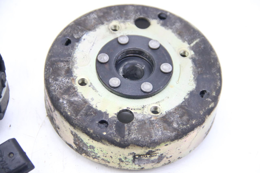 photo de ROTOR ESTATOR PEUGEOT KISBEE 4T 50 (2010 - 2017) - Outro ângulo de visão