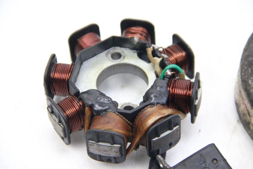 photo de ROTOR ESTATOR PEUGEOT KISBEE 4T 50 (2010 - 2017) - Pontos de fixação