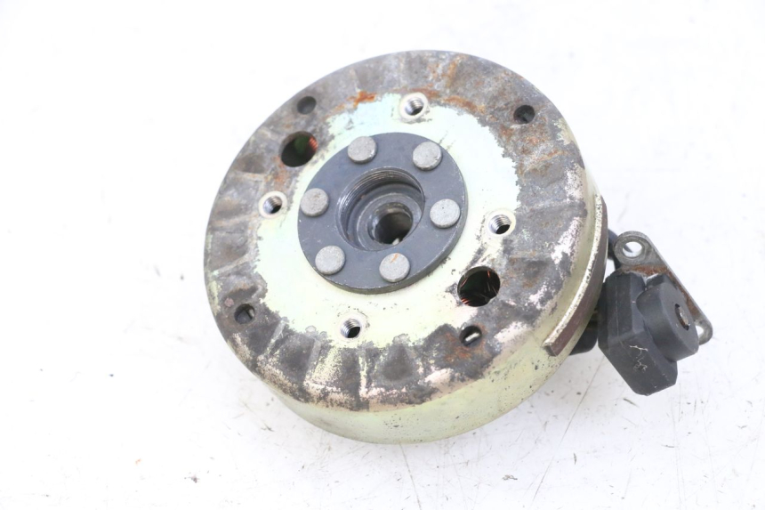 photo de ROTOR ESTATOR PEUGEOT KISBEE 4T 50 (2018 - 2022) - Detalhe da peça