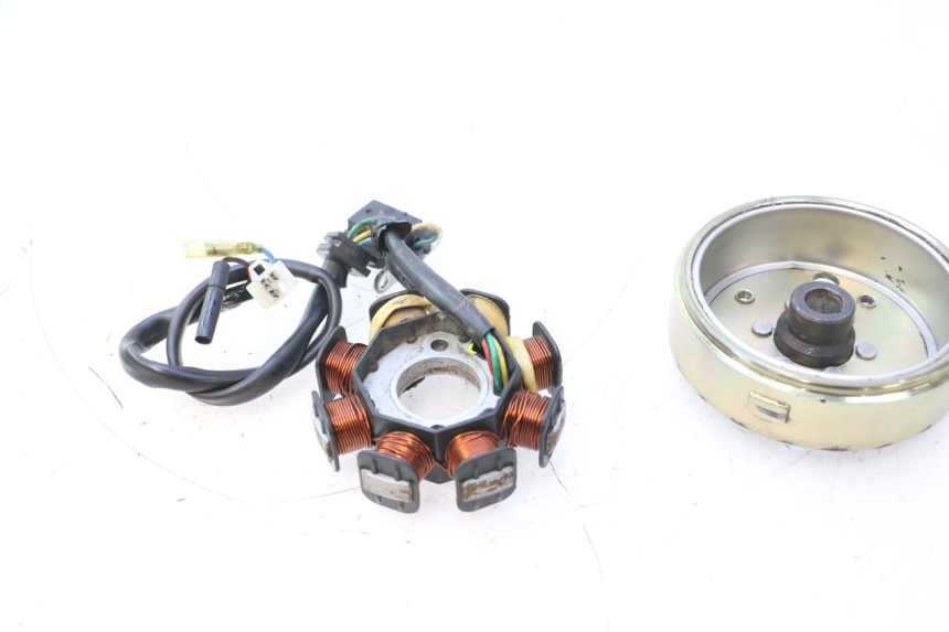 photo de ROTOR ESTATOR PEUGEOT KISBEE 4T 50 (2010 - 2017) - Outro ângulo de visão