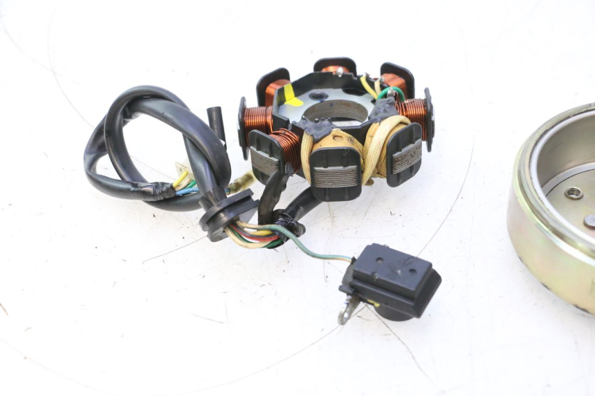 photo de ROTOR ESTATOR PEUGEOT KISBEE 4T 50 (2010 - 2017) - Pontos de fixação