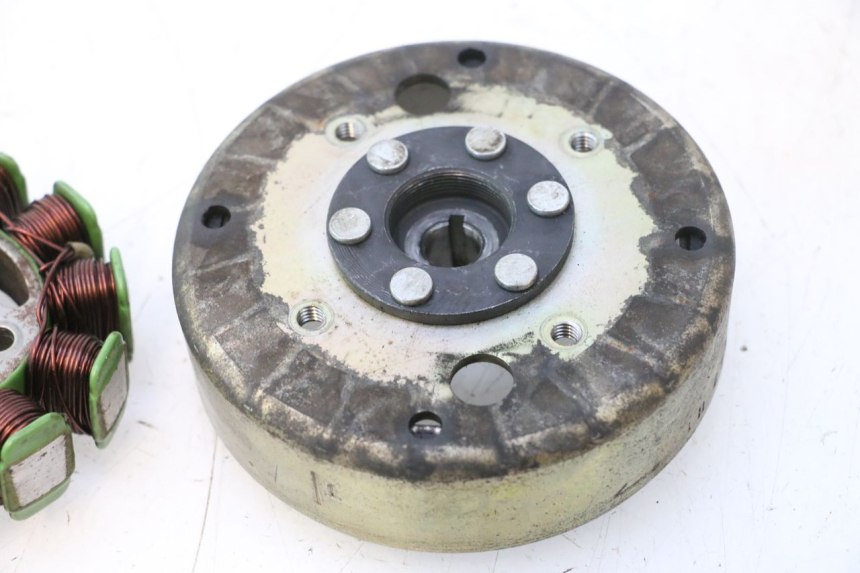 photo de ROTOR ESTATOR PEUGEOT KISBEE 4T 50 (2018 - 2022) - Vista do produto