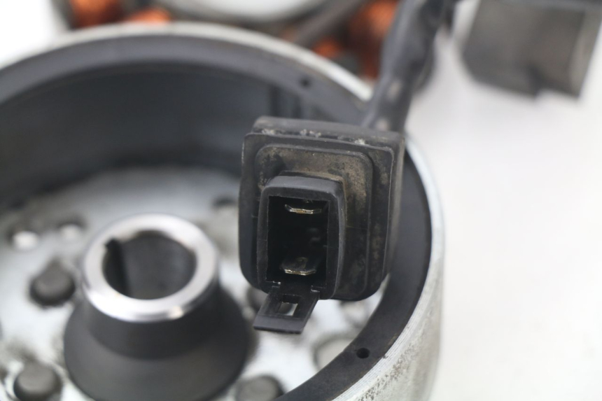 photo de ROTOR ESTATOR PIAGGIO LIBERTY 4T 50 (2004 - 2008) - Outro ângulo de visão