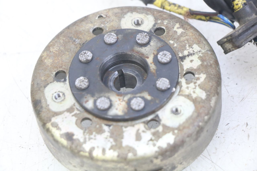 photo de ROTOR ESTATOR PEUGEOT LUDIX 50 (2005 - 2007) - Outro ângulo de visão