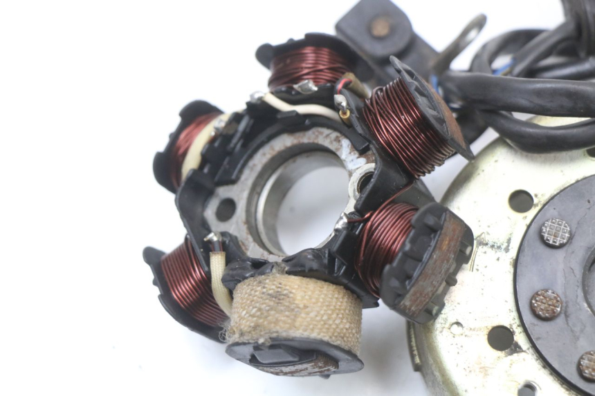 photo de ROTOR ESTATOR PEUGEOT LUDIX 50 (2008 - 2017) - Pontos de fixação