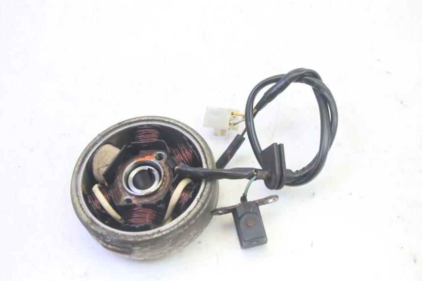 photo de ROTOR ESTATOR PEUGEOT LUDIX 50 (2008 - 2017) - Outro ângulo de visão