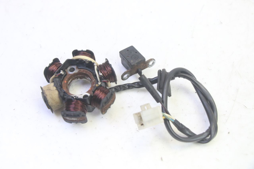 photo de ROTOR ESTATOR PEUGEOT LUDIX 50 (2008 - 2017) - Pontos de fixação