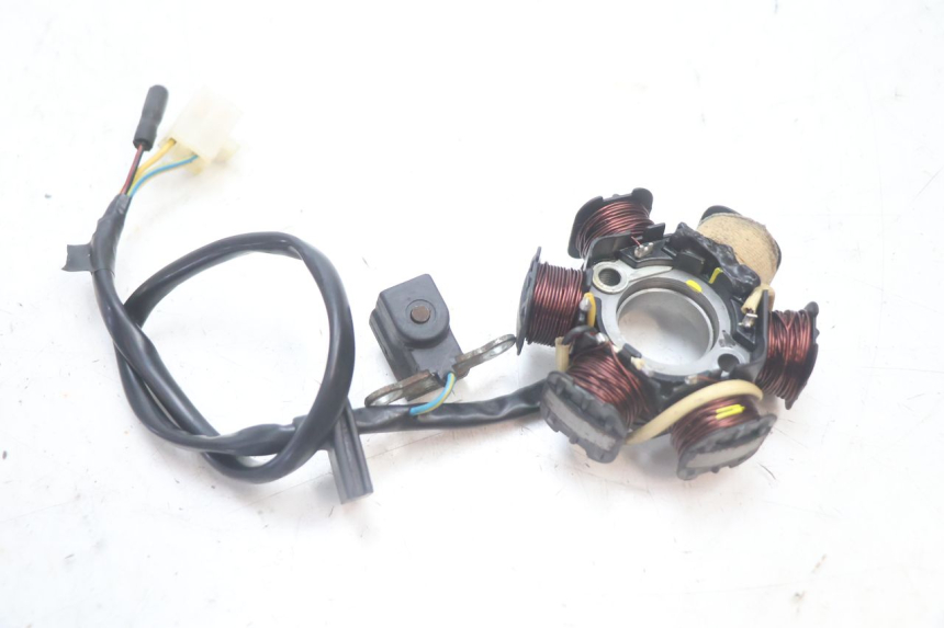 photo de ROTOR ESTATOR PEUGEOT LUDIX 50 (2005 - 2007) - Pontos de fixação