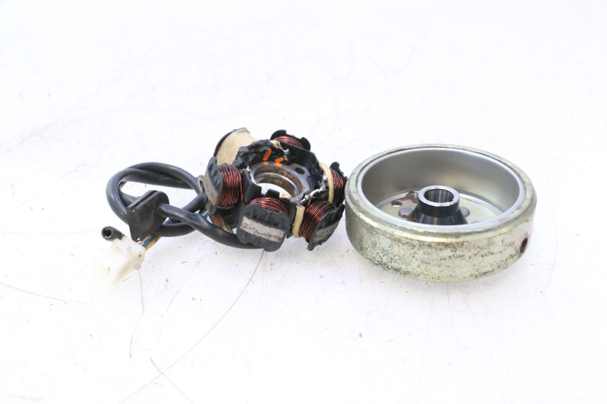 photo de ROTOR ESTATOR PEUGEOT LUDIX ONE 50 (2004 - 2013) - Detalhes característicos