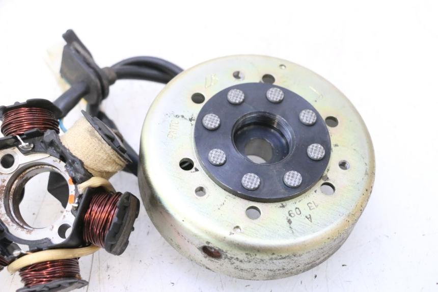 photo de ROTOR ESTATOR PEUGEOT LUDIX ONE 50 (2004 - 2013) - Vista de perto