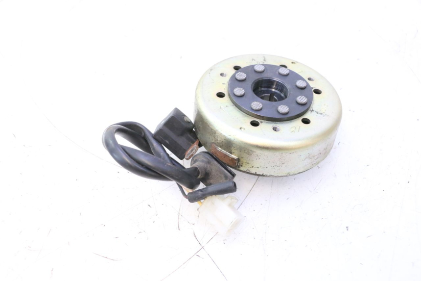 photo de ROTOR ESTATOR PEUGEOT LUDIX ONE 50 (2004 - 2013) - Zoom do estado de desgaste
