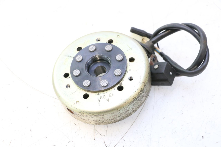 photo de ROTOR ESTATOR PEUGEOT LUDIX ONE 50 (2004 - 2013) - Outro ângulo de visão