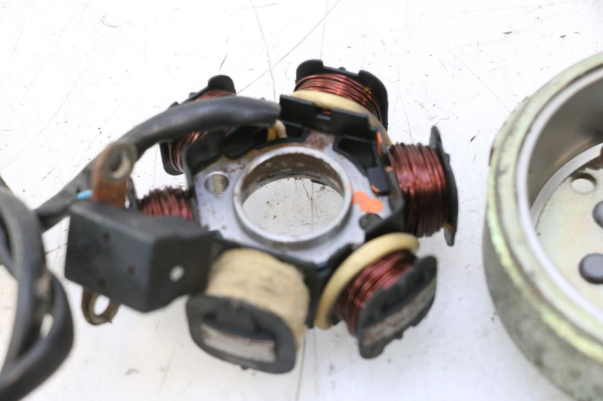 photo de ROTOR ESTATOR PEUGEOT LUDIX ONE 50 (2004 - 2013) - Estado da superfície