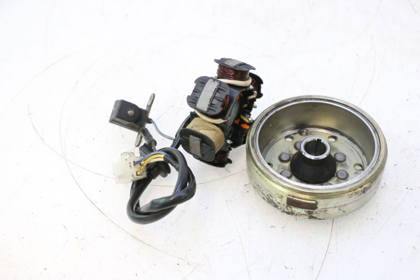 photo de ROTOR ESTATOR PEUGEOT LUDIX ONE 50 (2004 - 2013) - Outro ângulo de visão