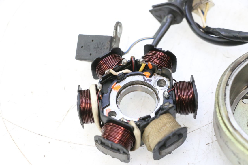 photo de ROTOR ESTATOR PEUGEOT LUDIX ONE 50 (2004 - 2013) - Pontos de fixação