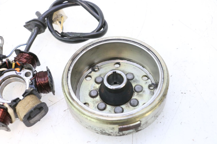 photo de ROTOR ESTATOR PEUGEOT LUDIX ONE 50 (2004 - 2013) - Estado da superfície