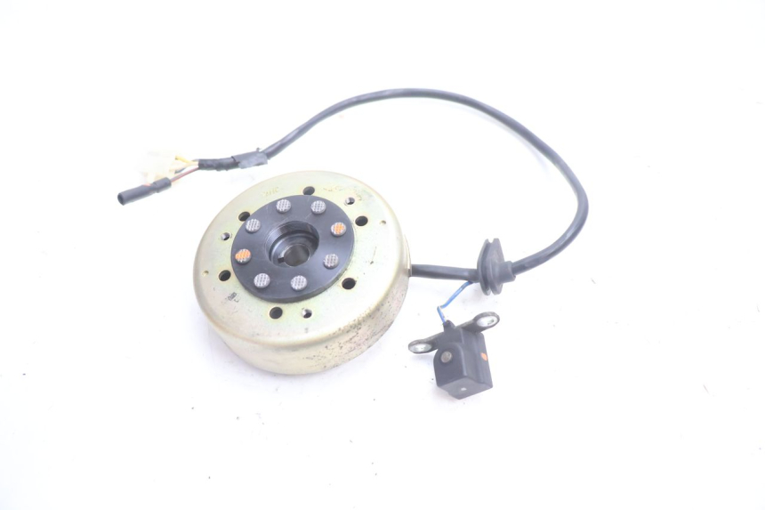 photo de ROTOR ESTATOR PEUGEOT LUDIX ONE 50 (2004 - 2006) - Zoom do estado de desgaste