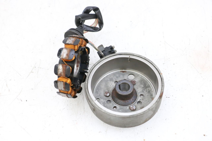photo de ROTOR ESTATOR YAMAHA NEO'S NEOS 2T 50 (1998 - 2007) - Outro ângulo de visão