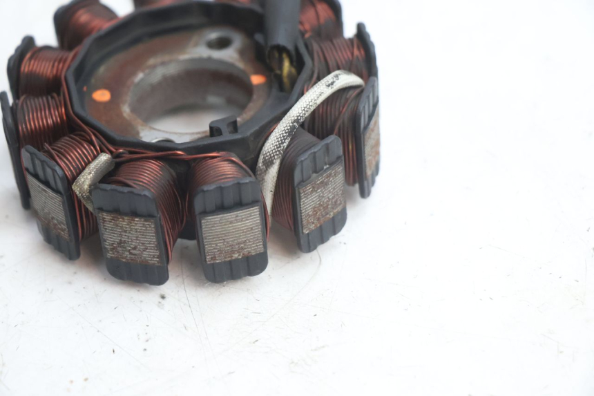 photo de ROTOR ESTATOR KYMCO LIKE 4T 50 (2019 - 2025) - Pontos de fixação