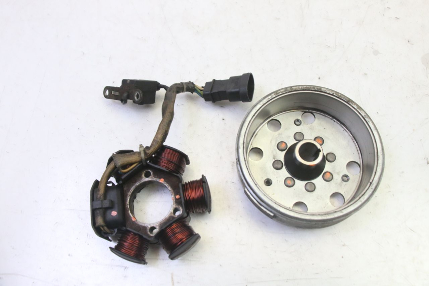 photo de ROTOR ESTATOR PIAGGIO NEW TYPHOON 50 (2010 - 2017) - Detalhe da peça