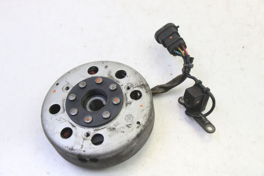 photo de ROTOR ESTATOR PIAGGIO NEW TYPHOON 50 (2010 - 2017) - Outro ângulo de visão