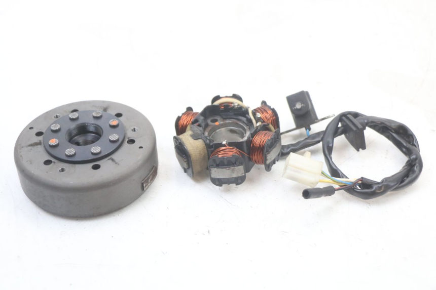 photo de ROTOR ESTATOR PEUGEOT KISBEE 2T 50 (2010 - 2017) - Detalhe da peça