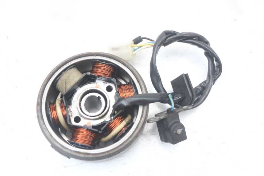 photo de ROTOR ESTATOR PEUGEOT KISBEE 2T 50 (2010 - 2017) - Outro ângulo de visão