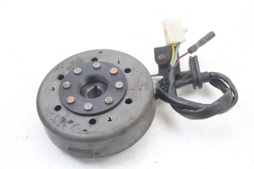 photo de ROTOR ESTATOR PEUGEOT KISBEE 2T 50 (2010 - 2017) - Zoom do estado de desgaste